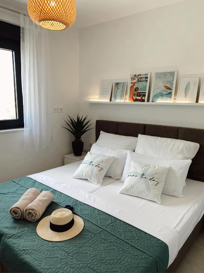 Apartment Agnes With 63 M2 Rooftop Terrace, Grill And Pool Okrug Gornji Zewnętrze zdjęcie