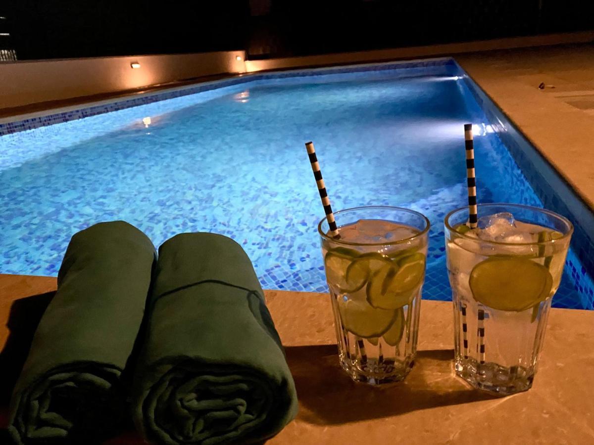 Apartment Agnes With 63 M2 Rooftop Terrace, Grill And Pool Okrug Gornji Zewnętrze zdjęcie