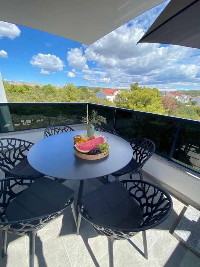 Apartment Agnes With 63 M2 Rooftop Terrace, Grill And Pool Okrug Gornji Zewnętrze zdjęcie