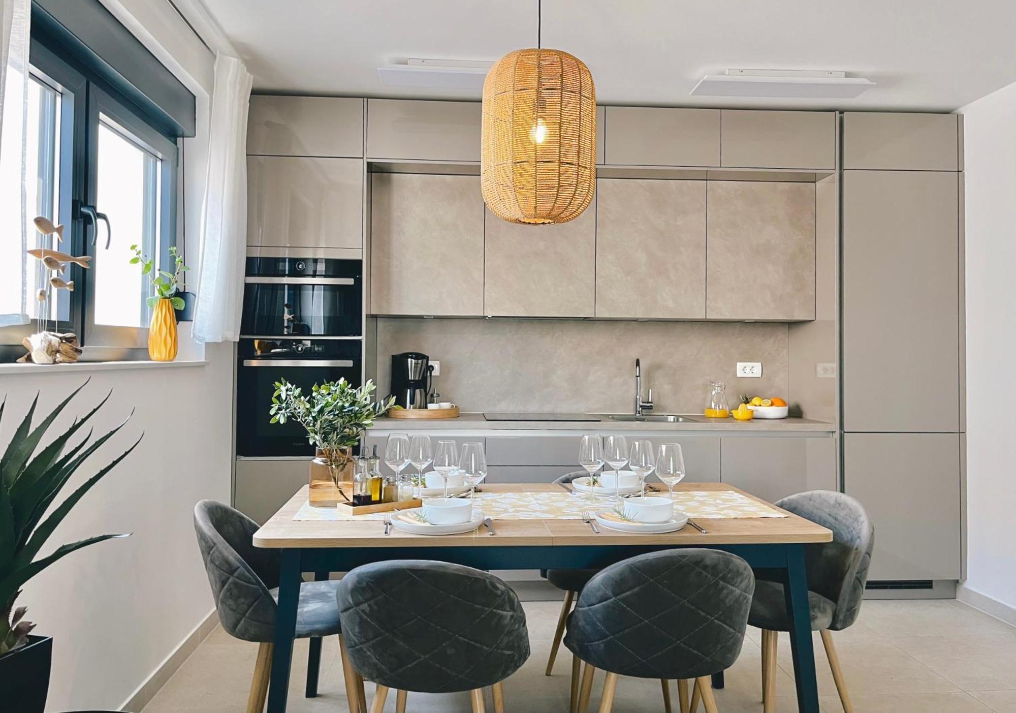Apartment Agnes With 63 M2 Rooftop Terrace, Grill And Pool Okrug Gornji Zewnętrze zdjęcie