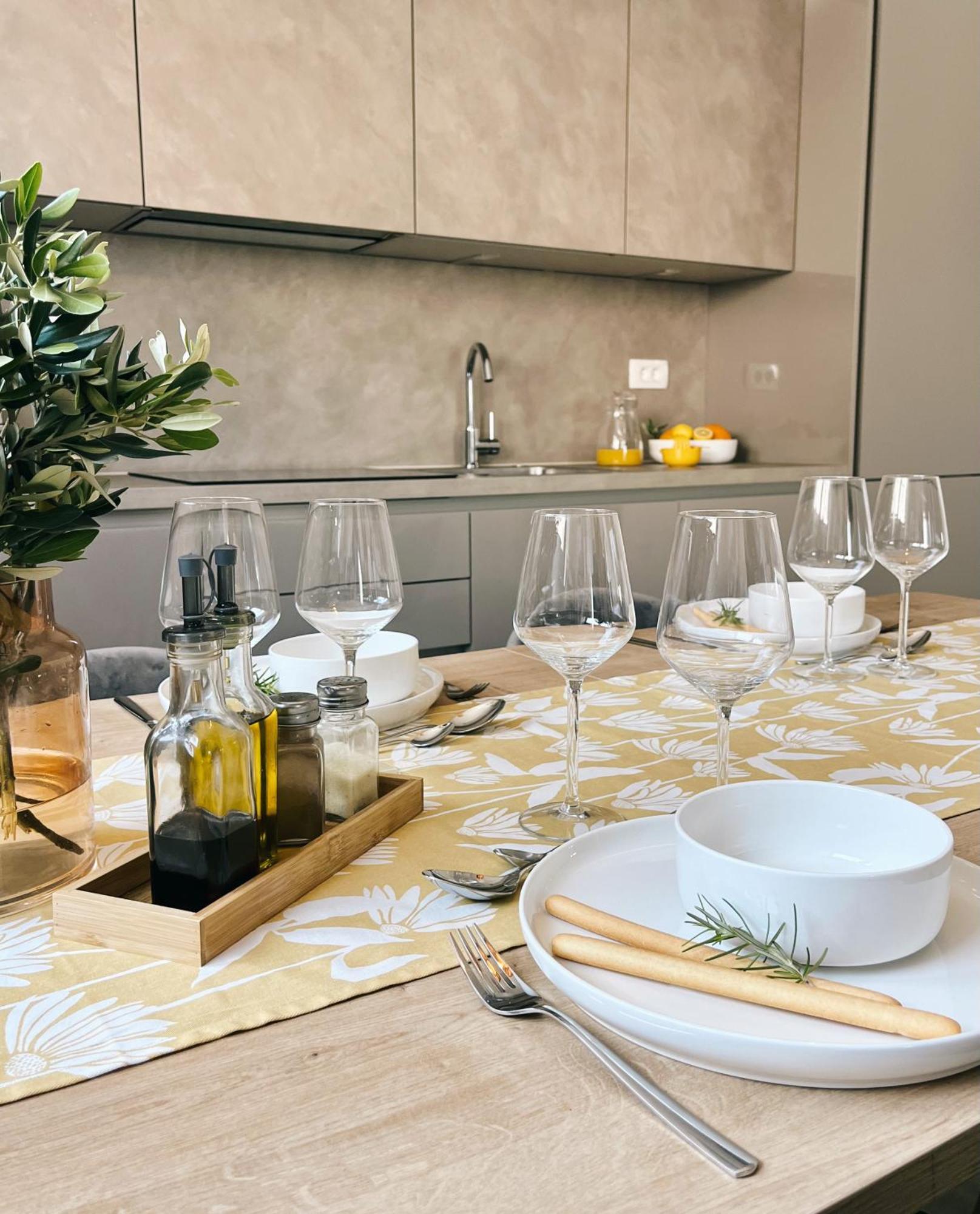Apartment Agnes With 63 M2 Rooftop Terrace, Grill And Pool Okrug Gornji Zewnętrze zdjęcie