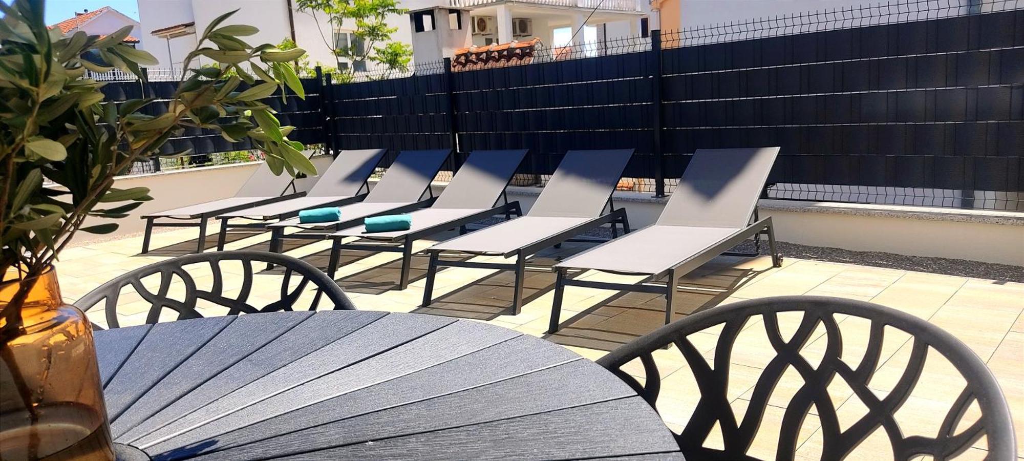 Apartment Agnes With 63 M2 Rooftop Terrace, Grill And Pool Okrug Gornji Zewnętrze zdjęcie