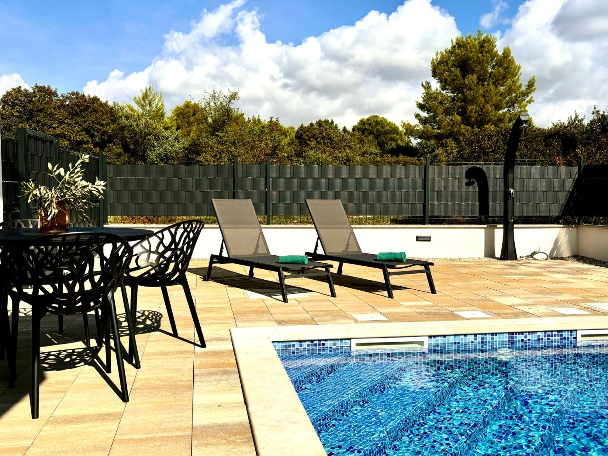 Apartment Agnes With 63 M2 Rooftop Terrace, Grill And Pool Okrug Gornji Zewnętrze zdjęcie