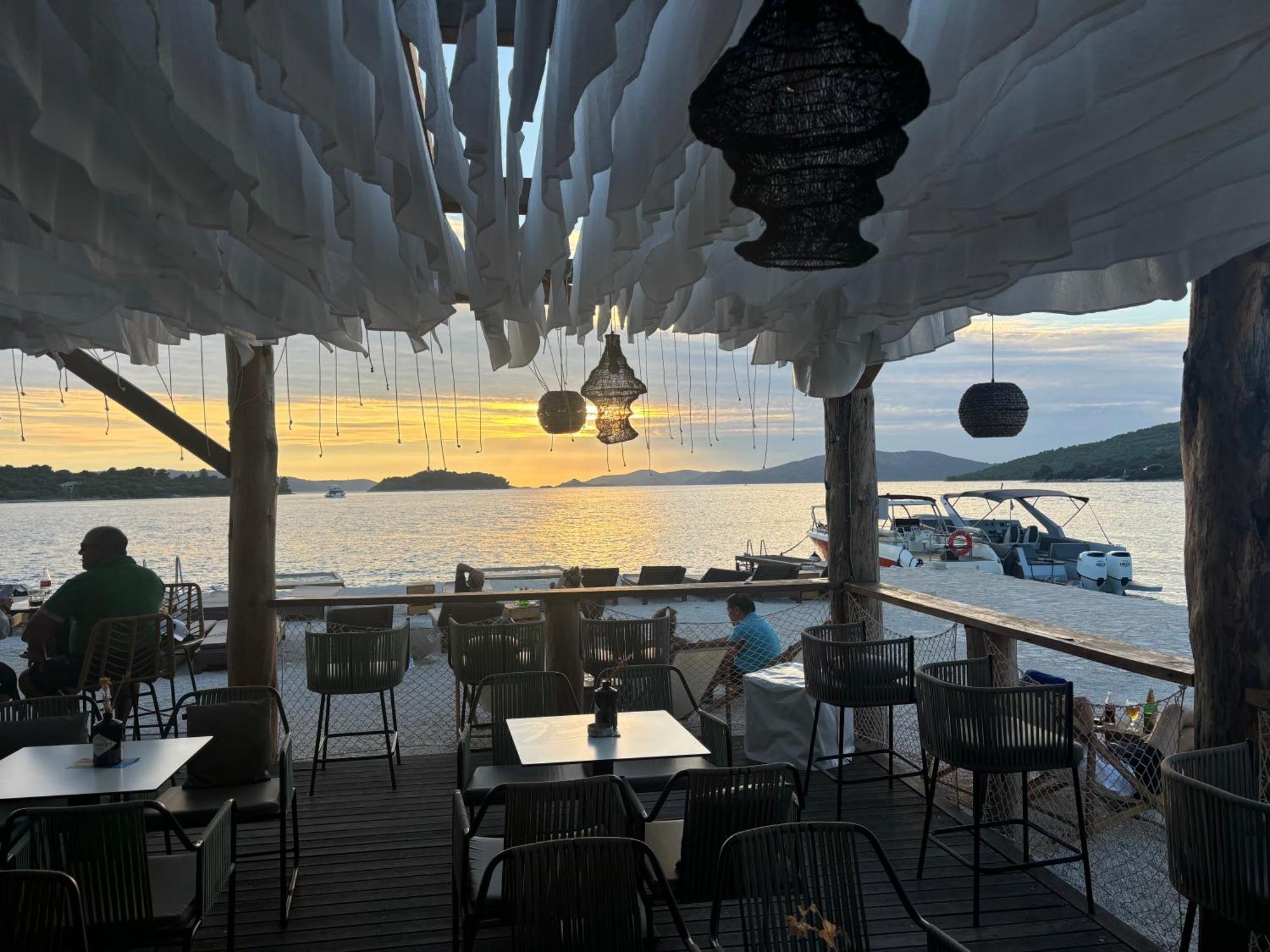 Apartment Agnes With 63 M2 Rooftop Terrace, Grill And Pool Okrug Gornji Zewnętrze zdjęcie